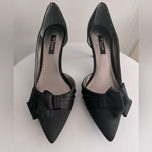 Women’s size 11 Nina black satin kitten heels